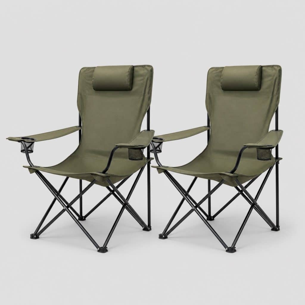 Deux chaises de camping pliantes avec appui-tête sur fond extérieur