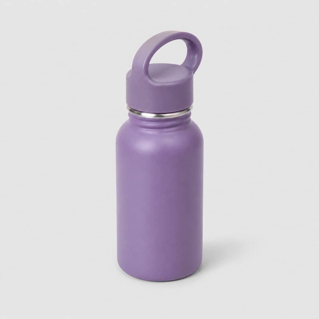 Petite gourde violette avec bouchon à anneau sur fond clair
