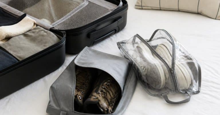 Pourquoi utiliser des sacs à chaussures en voyage ?