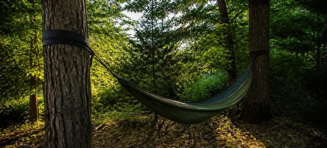 Comment bien installer un hamac en extérieur ?